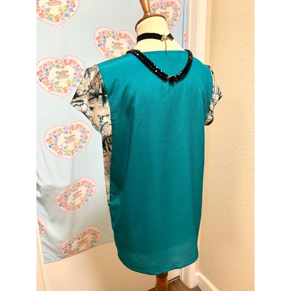 🌈 Beautiful Flower Art top - Picture 6 of 8